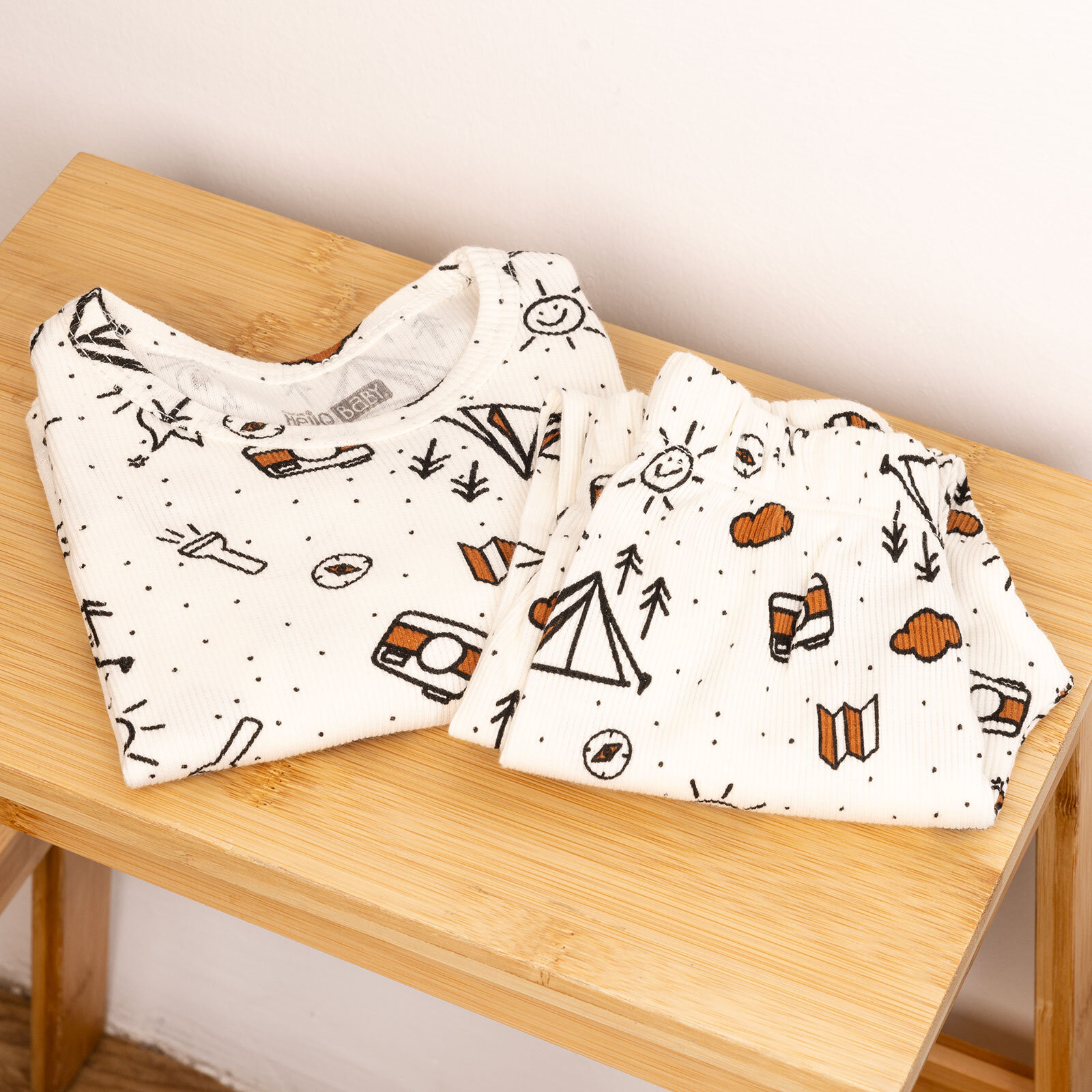 Erkek Bebek Pijama Takım Kaşkorse Kamp Desenli Bisiklet Yaka Uzun Kol Ekru Erkek Bebek Pijama Takım Kaşkorse Kamp Desenli Bisiklet Yaka Uzun Kol Ekru