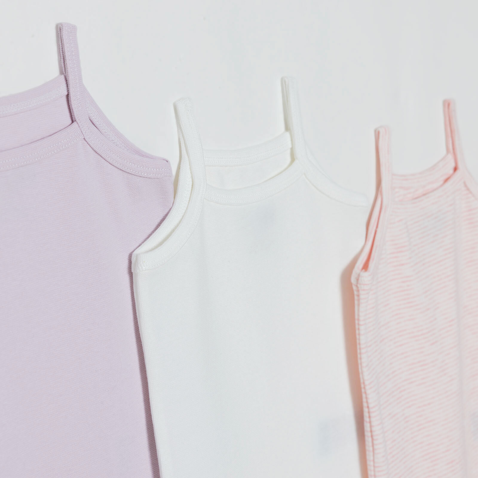 Kız Bebek 3lü Atlet Body Ribana Bisiklet Yaka İp Askılı Kız Bebek 3lü Atlet Body Ribana Bisiklet Yaka İp Askılı