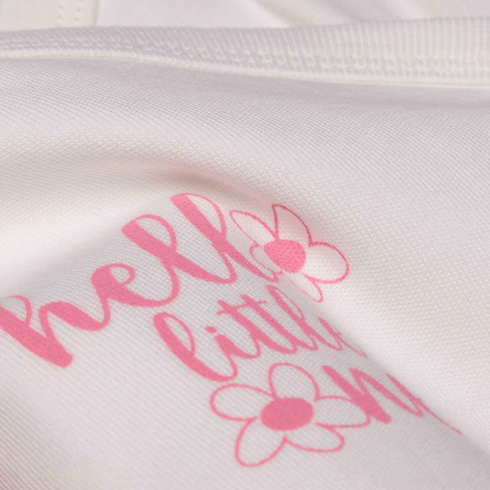 Kız Bebek Yenidoğan Zıbın-Şapka-Patikli Alt İnterlok V Yaka Uzun Kol Patikli Paça Kız Bebek Yenidoğan Zıbın-Şapka-Patikli Alt İnterlok V Yaka Uzun Kol Patikli Paça