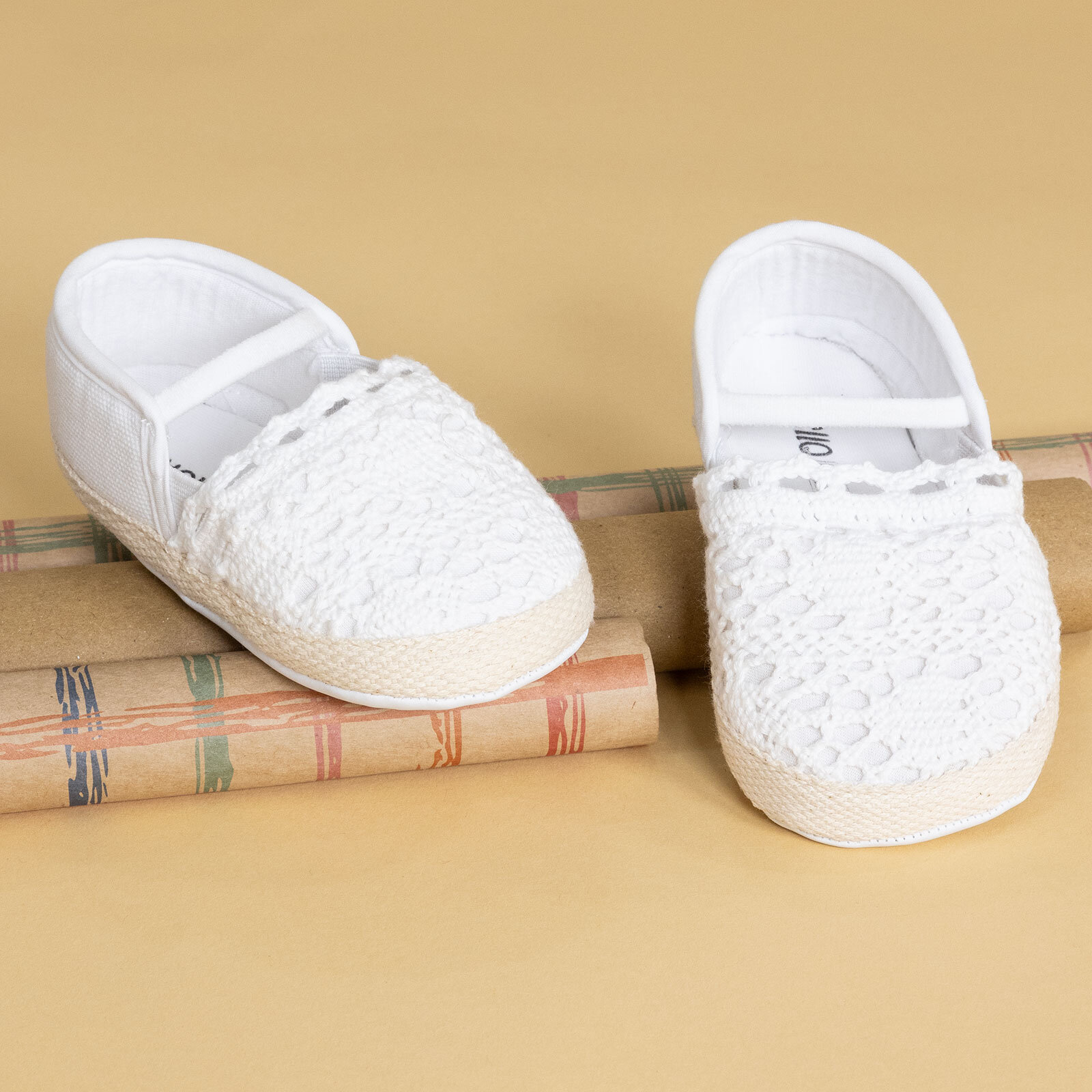 Kız Bebek Yürüme Öncesi Cırtlı Kapanma