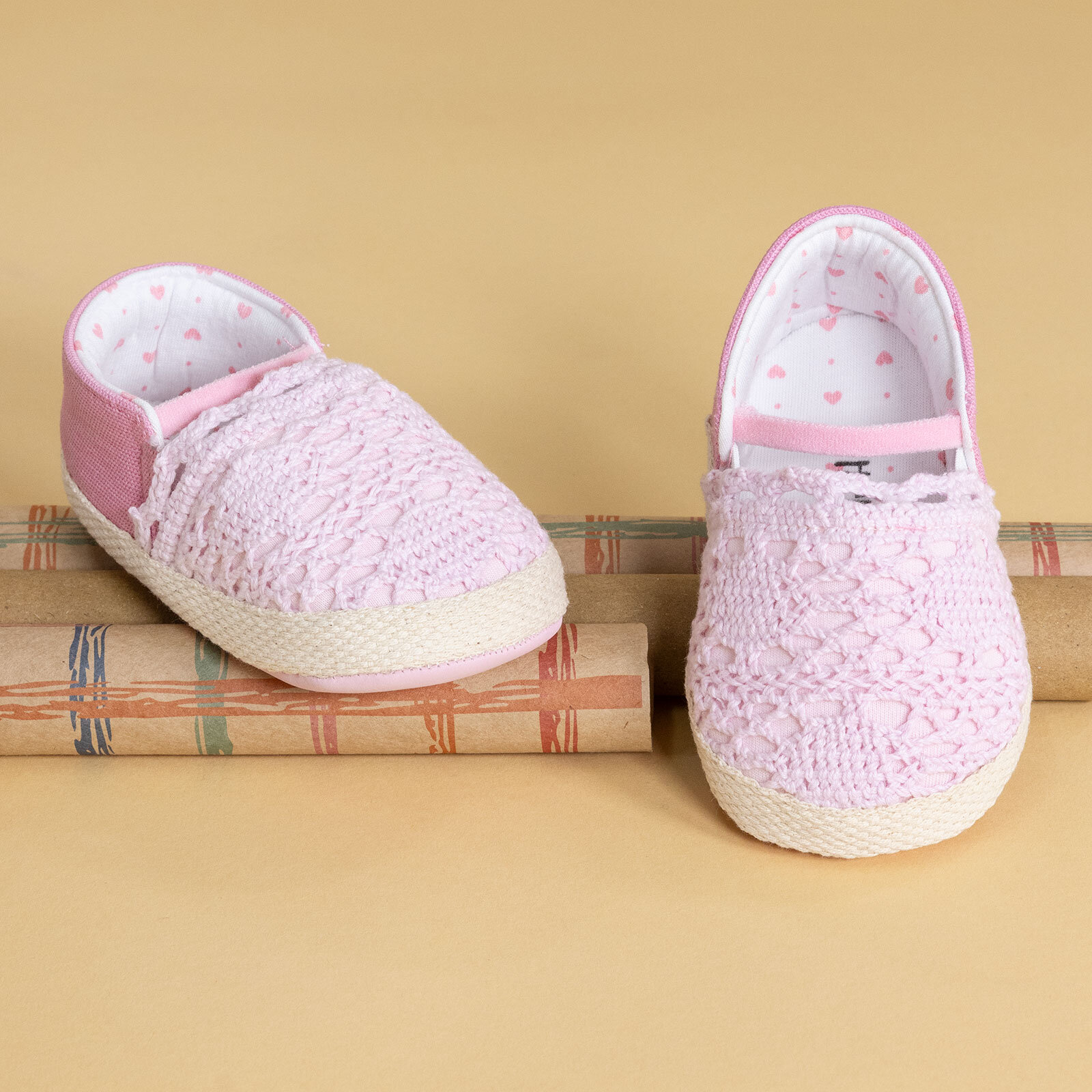 Kız Bebek Yürüme Öncesi Cırtlı Kapanma