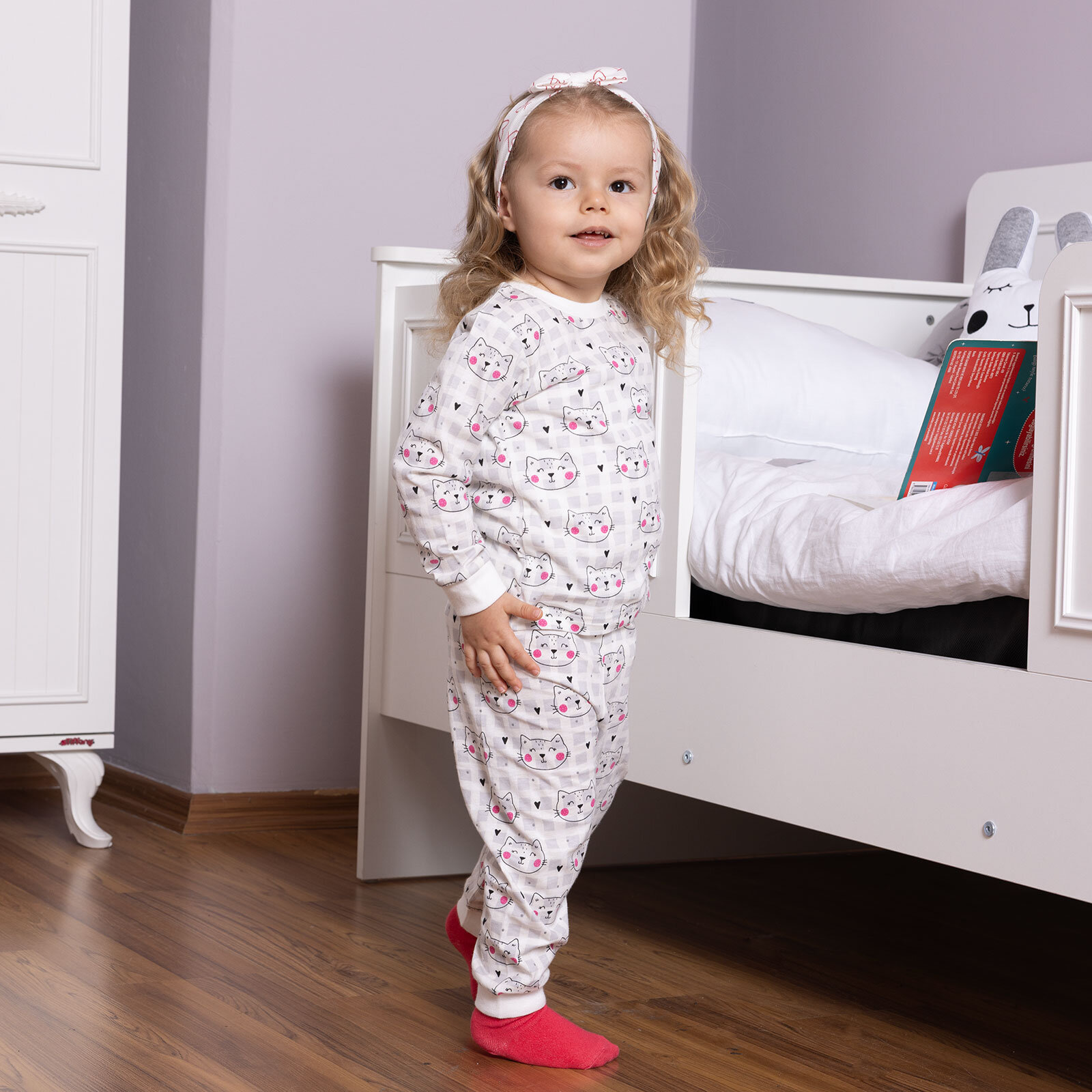 Kız Kedi Desenli Uzun Kol Pijama Takımı Kız Kedi Desenli Uzun Kol Pijama Takımı