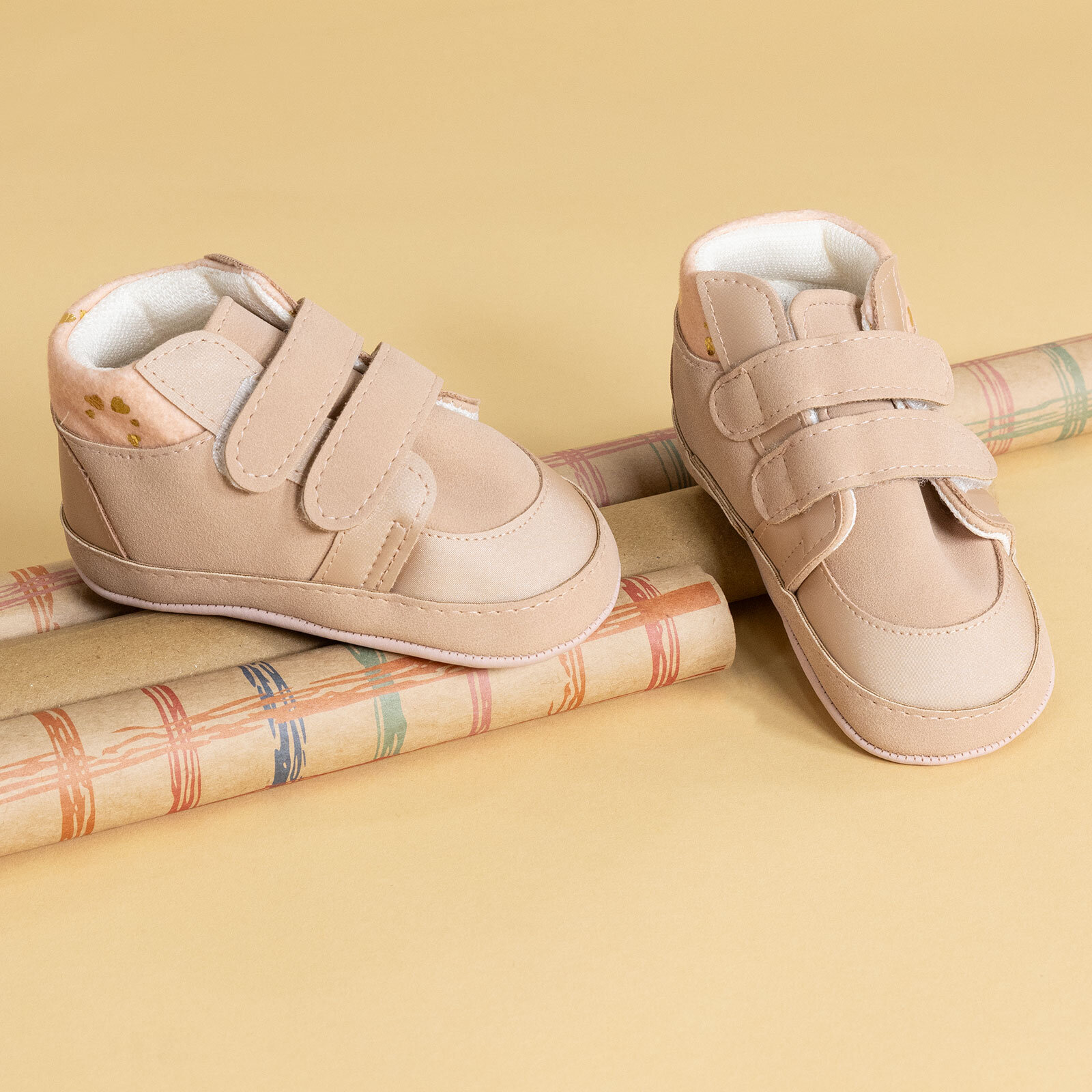 Kız Yürüme Öncesi Kız Bebek Kız Yürüme Öncesi Kız Bebek