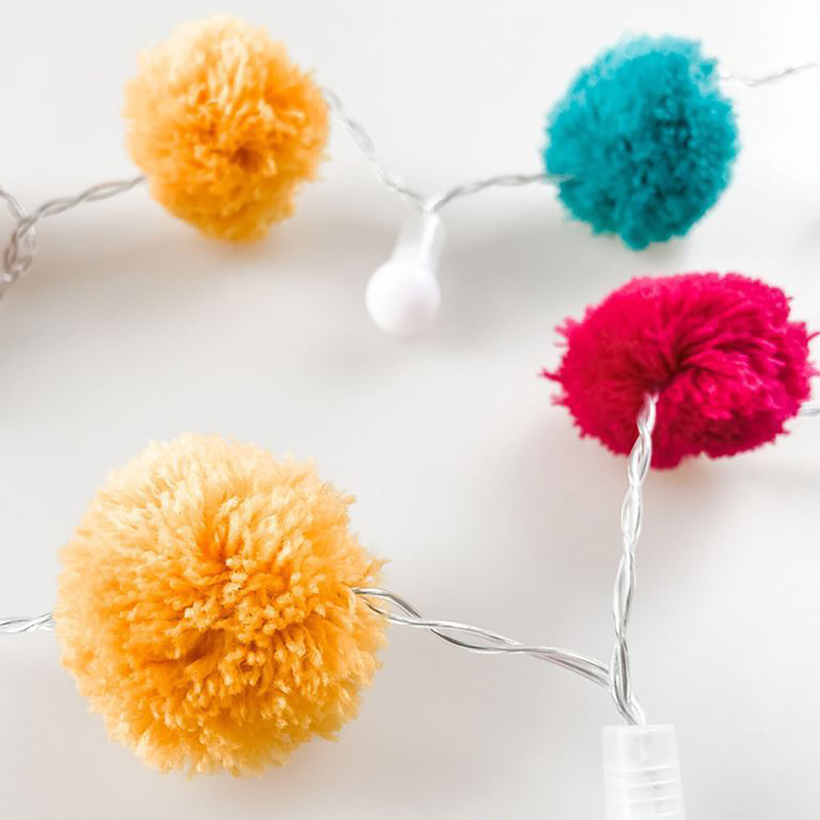 Çocuk Led Mini Ponpon Aydınlatma 10 Adet Çocuk Led Mini Ponpon Aydınlatma 10 Adet