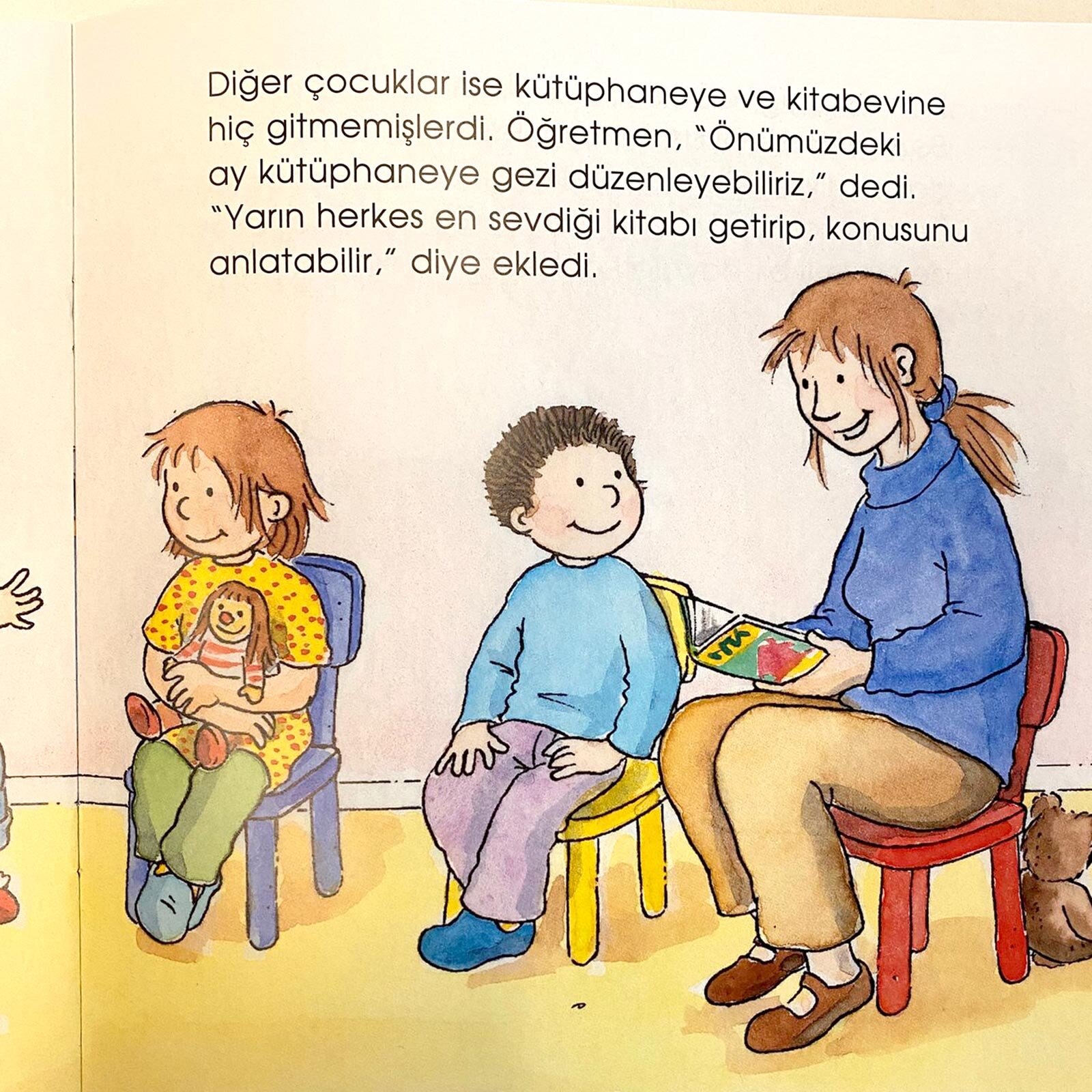 Minik Elif Kitapları Keşfediyor Minik Elif Kitapları Keşfediyor