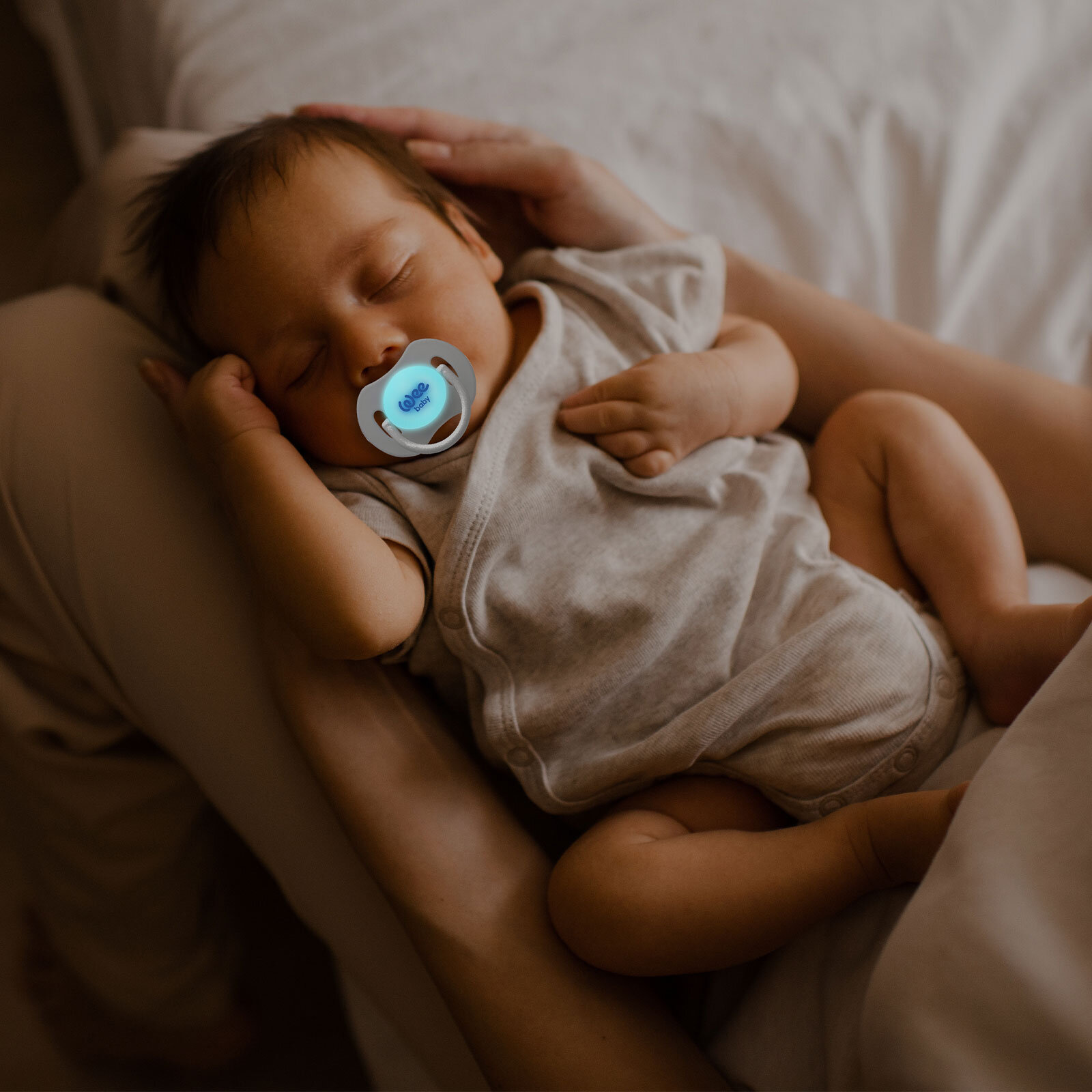 Nanninom Gece Emziği ve Emzik Askısı Seti Nanninom Gece Emziği ve Emzik Askısı Seti