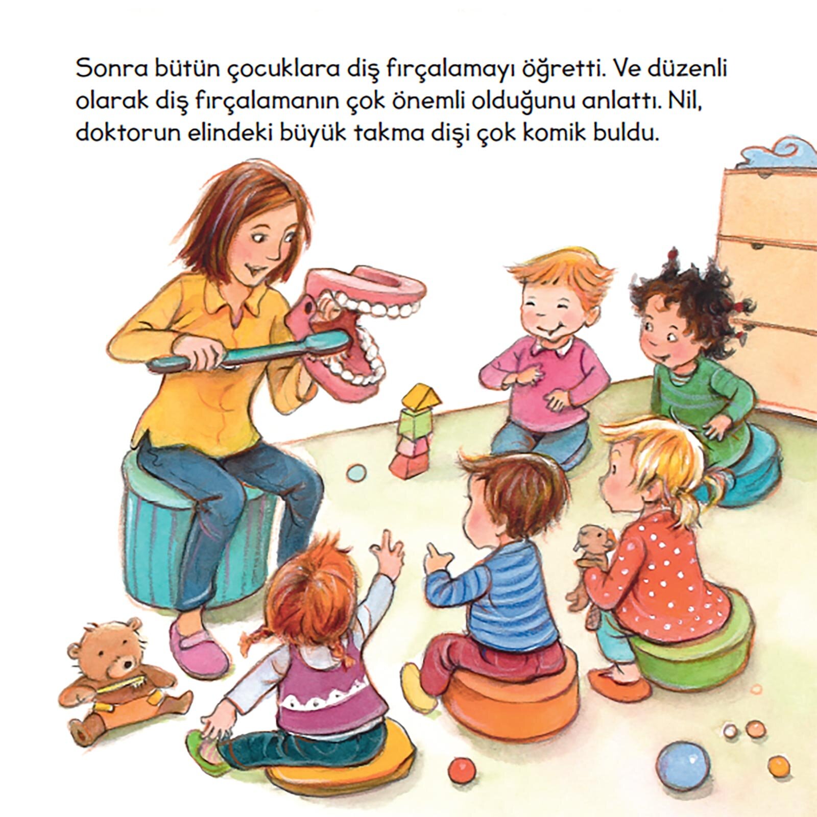 Nil Dişlerini Fırçalıyor