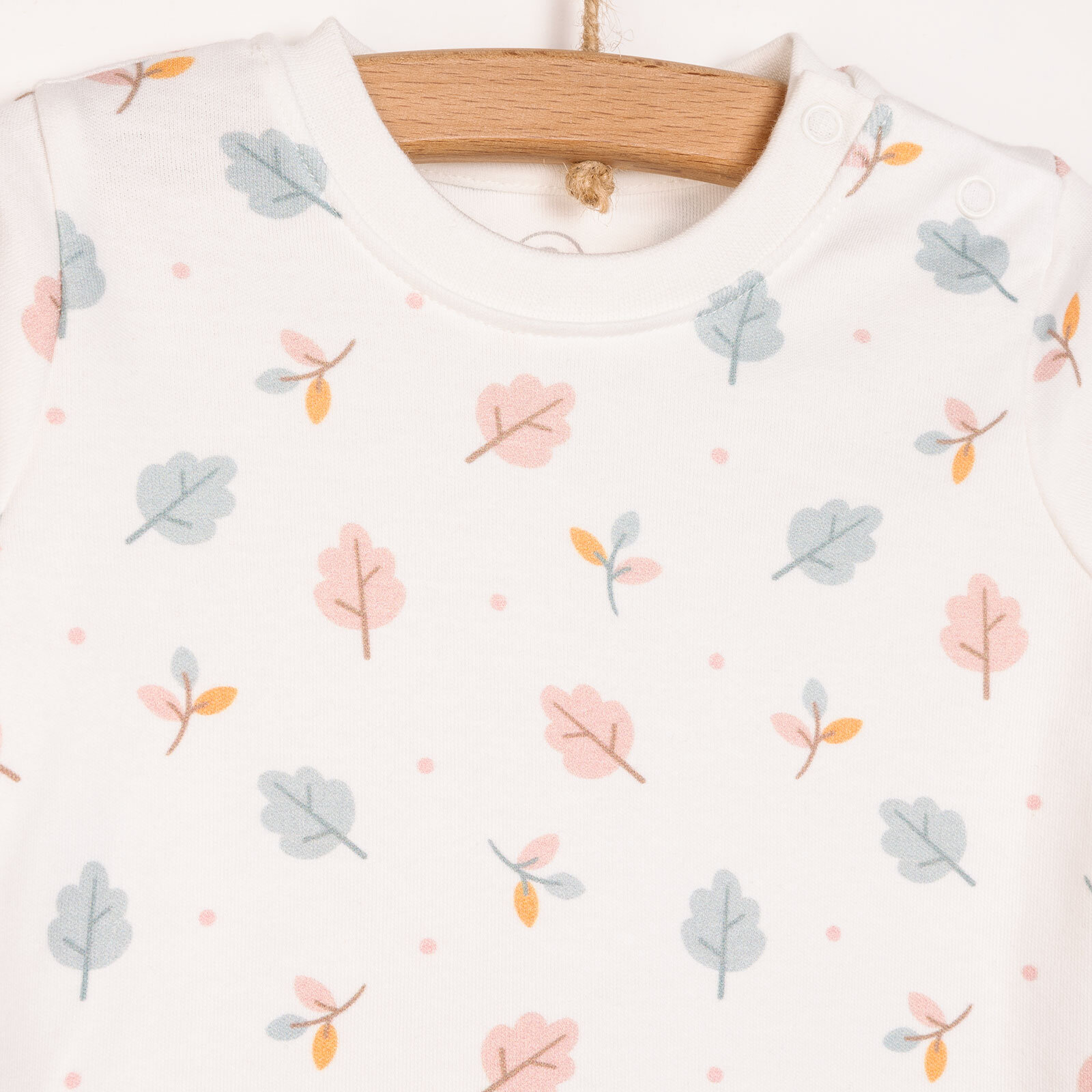 Kız Bebek Pijama Takım İnterlok Yaprak Desenli Çıtçıtlı Pambuliq Tema Bisiklet Yaka Uzun Kol Pembe Kız Bebek Pijama Takım İnterlok Yaprak Desenli Çıtçıtlı Pambuliq Tema Bisiklet Yaka Uzun Kol Pembe