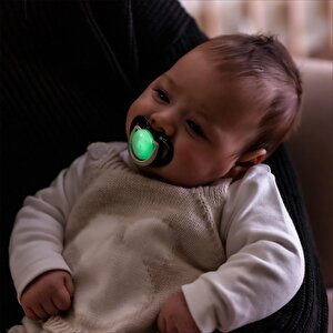 Black&Pearl Desenli 2'li Silikon Ortodontik Gece-Gündüz Yalancı Emzik 12 Ay + (Kutulu) Black&Pearl Desenli 2'li Silikon Ortodontik Gece-Gündüz Yalancı Emzik 12 Ay + (Kutulu)