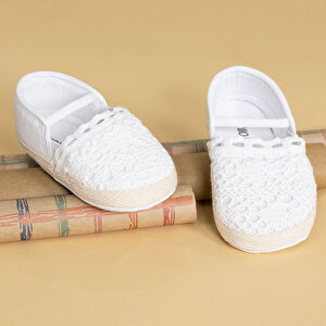 Kız Bebek Yürüme Öncesi Cırtlı Kapanma