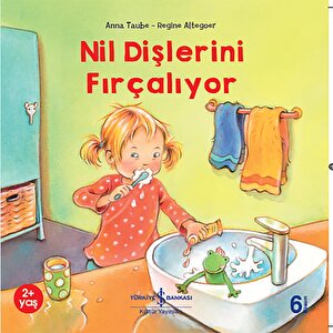 Nil Dişlerini Fırçalıyor